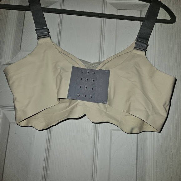 Magic Bra, no tags were attached originally - Picture 4 of 5